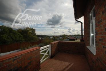 Ландшафт имеет природный небольшой уклон, что обеспечивает панорамные виды жителям поселка